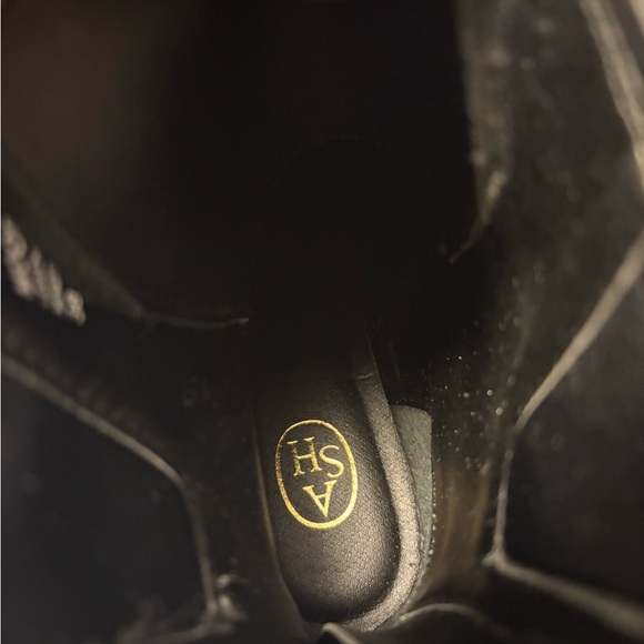 Black Combat Boots with High Top and Chunky Sole - Picture 6 of 10